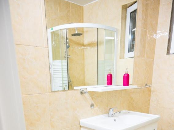 Escape Aparthotel Suceava Exteriör bild