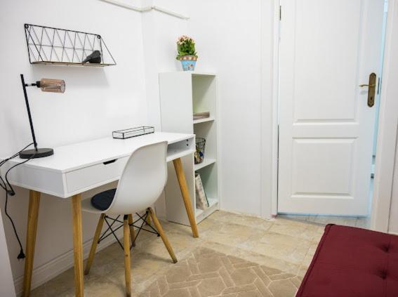 Escape Aparthotel Suceava Exteriör bild
